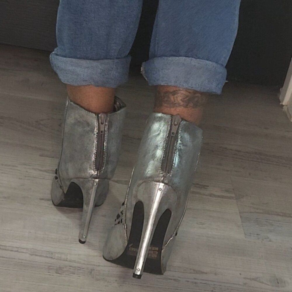 Metallic Silver Peekaboo Lattice Heels Size 8 - Picture 6 of 6
